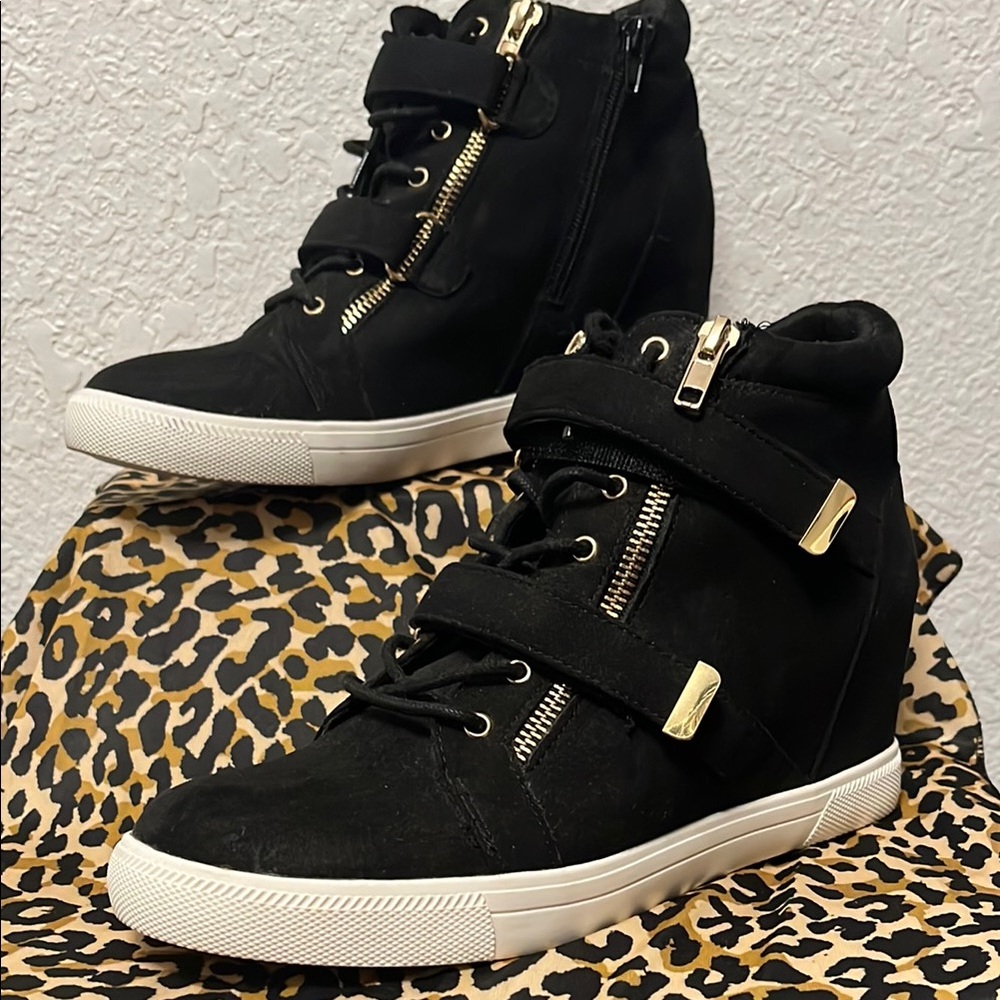 Stylish Black High-Top Women's Sneakers